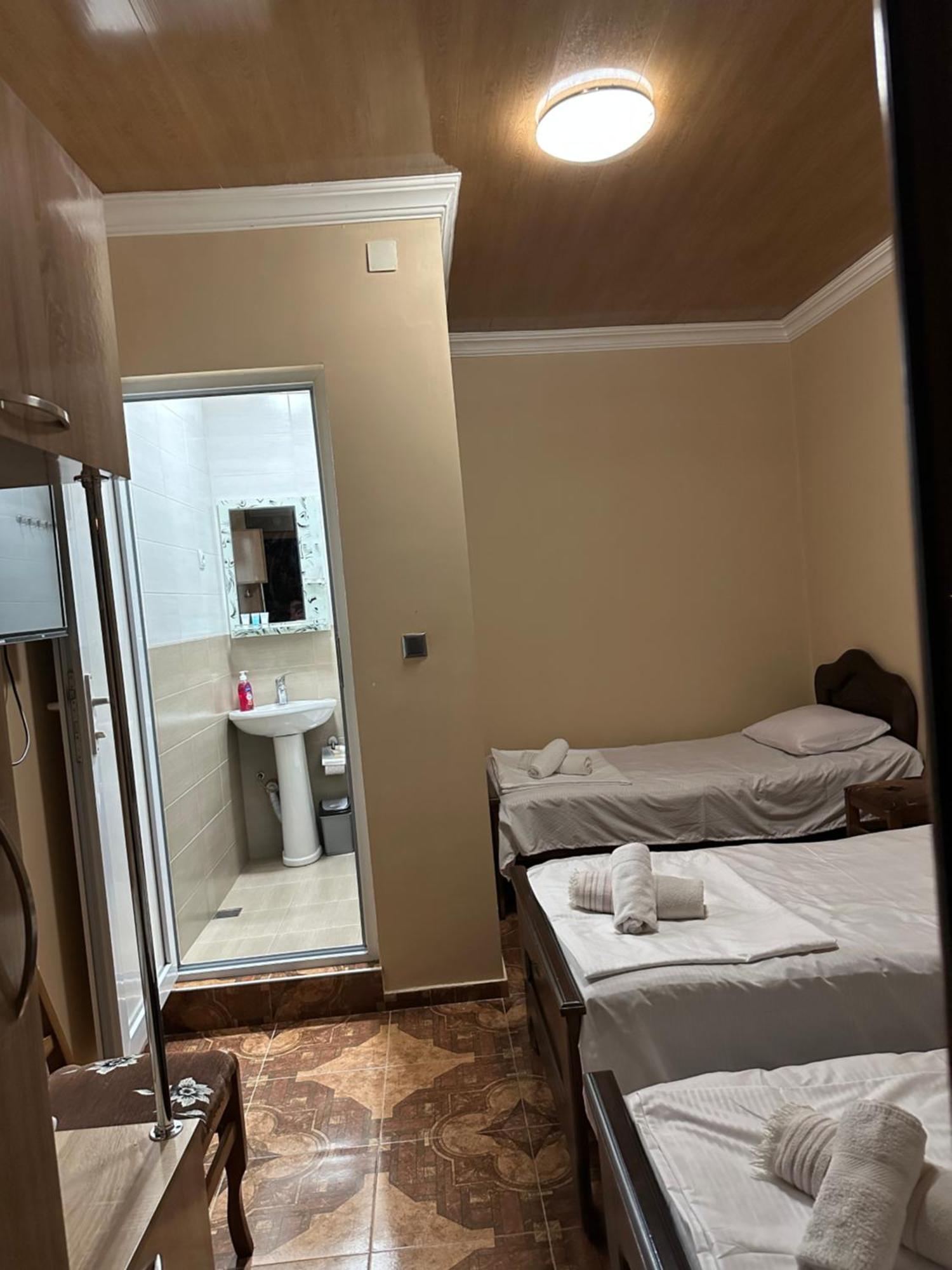 Linda Guest House Batumi Exterior photo