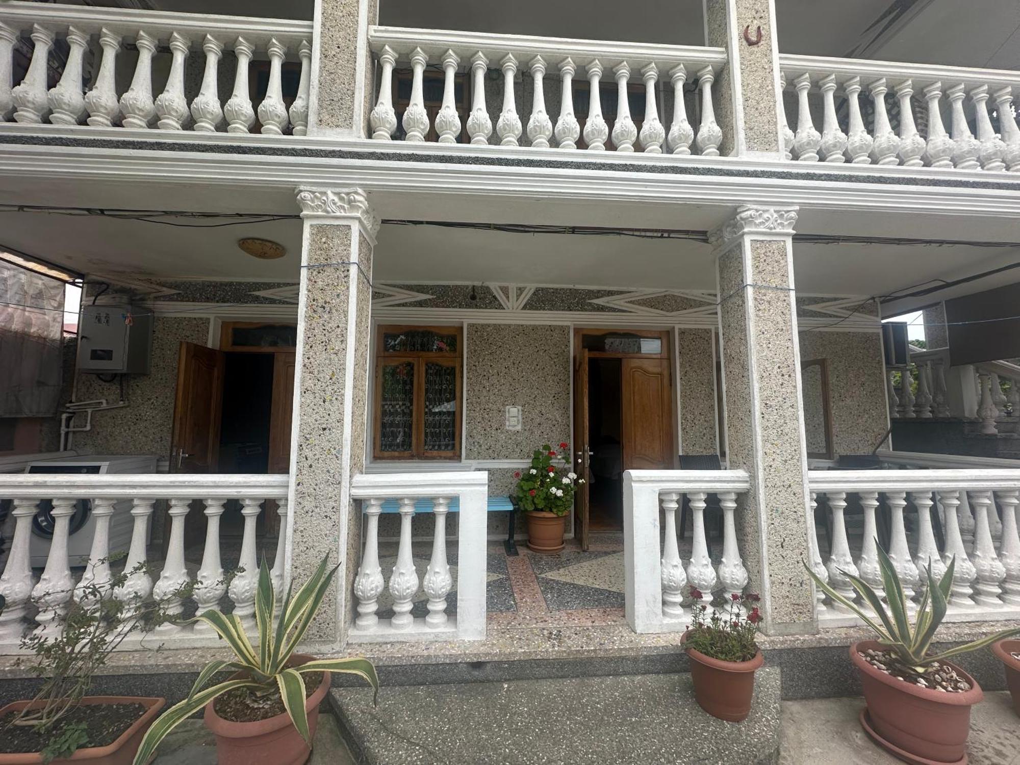 Linda Guest House Batumi Exterior photo