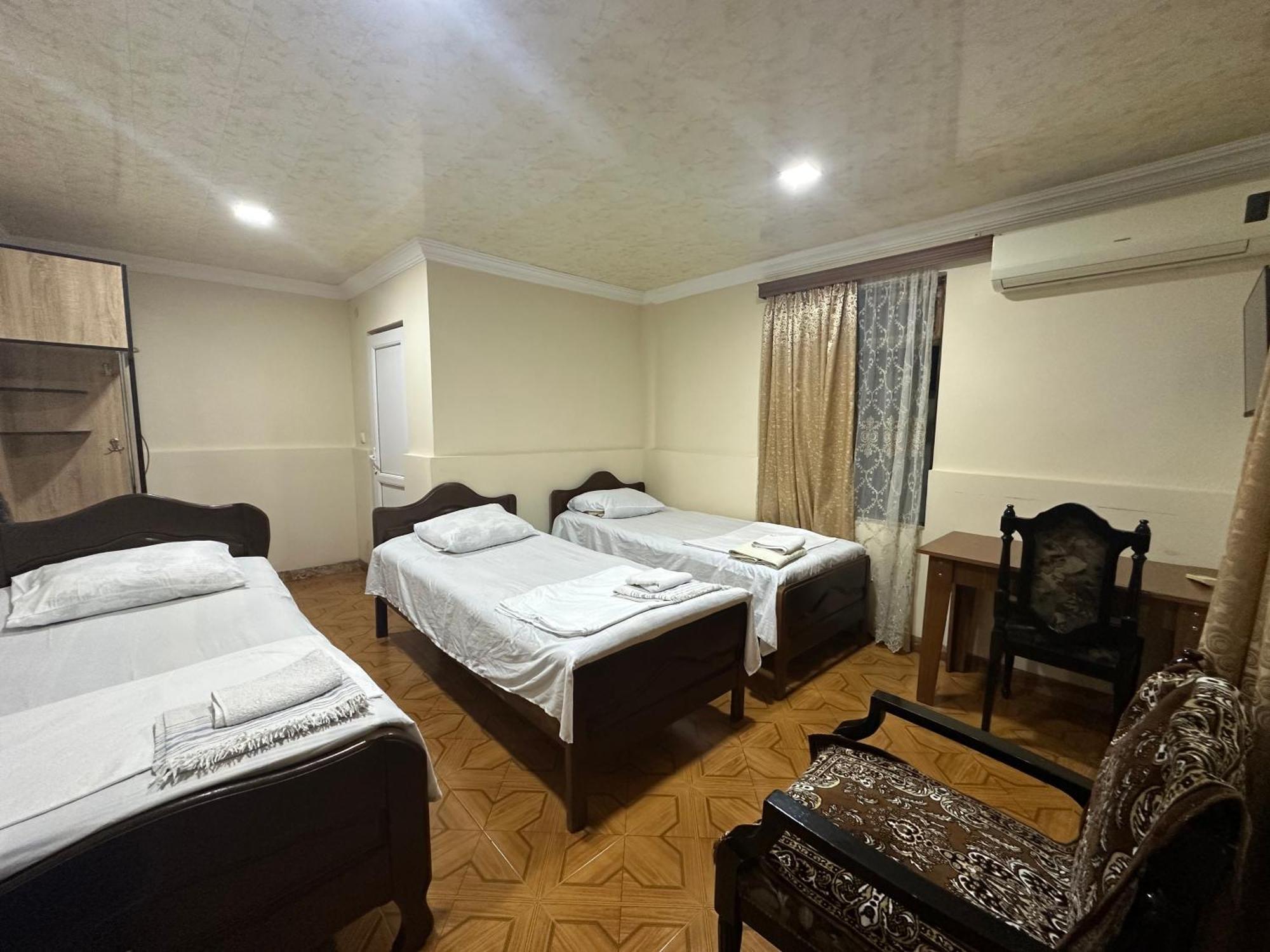 Linda Guest House Batumi Exterior photo